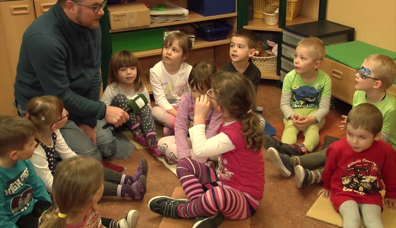 MEgional mit einem Besuch im Waldkindergarten zum Tag des Waldes