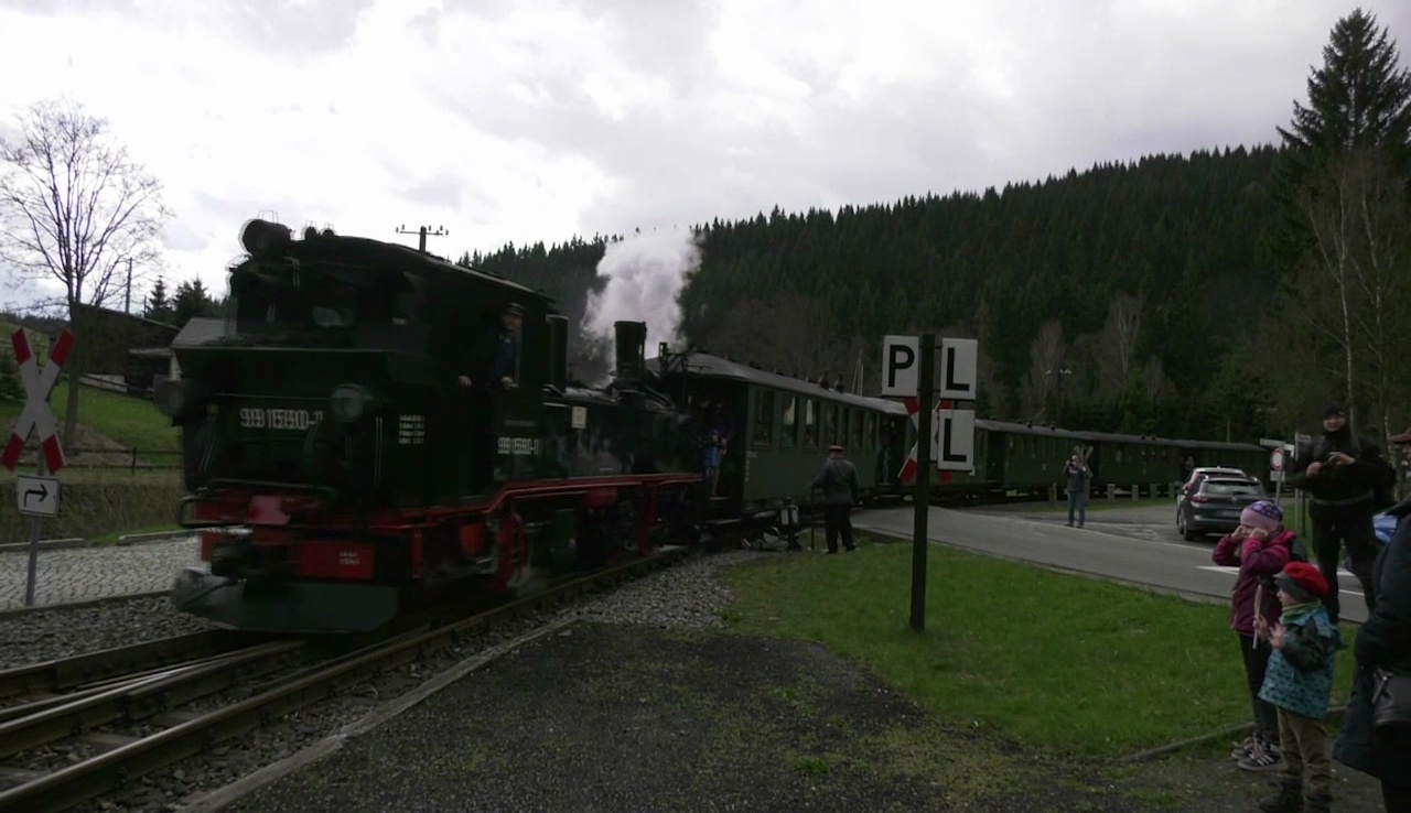 MEgional mit Volldampf der Pressnitztalbahn zu Ostern