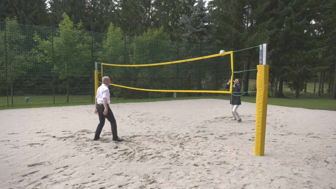 MEgional mit der Eröffnung des Beachvolleyballplatz am Rätzteich