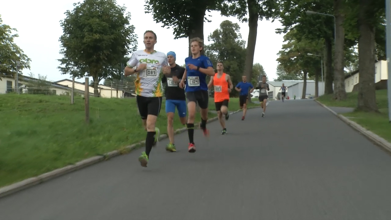 MEgional mit Szenen vom Gassenlauf in Großrückerswalde