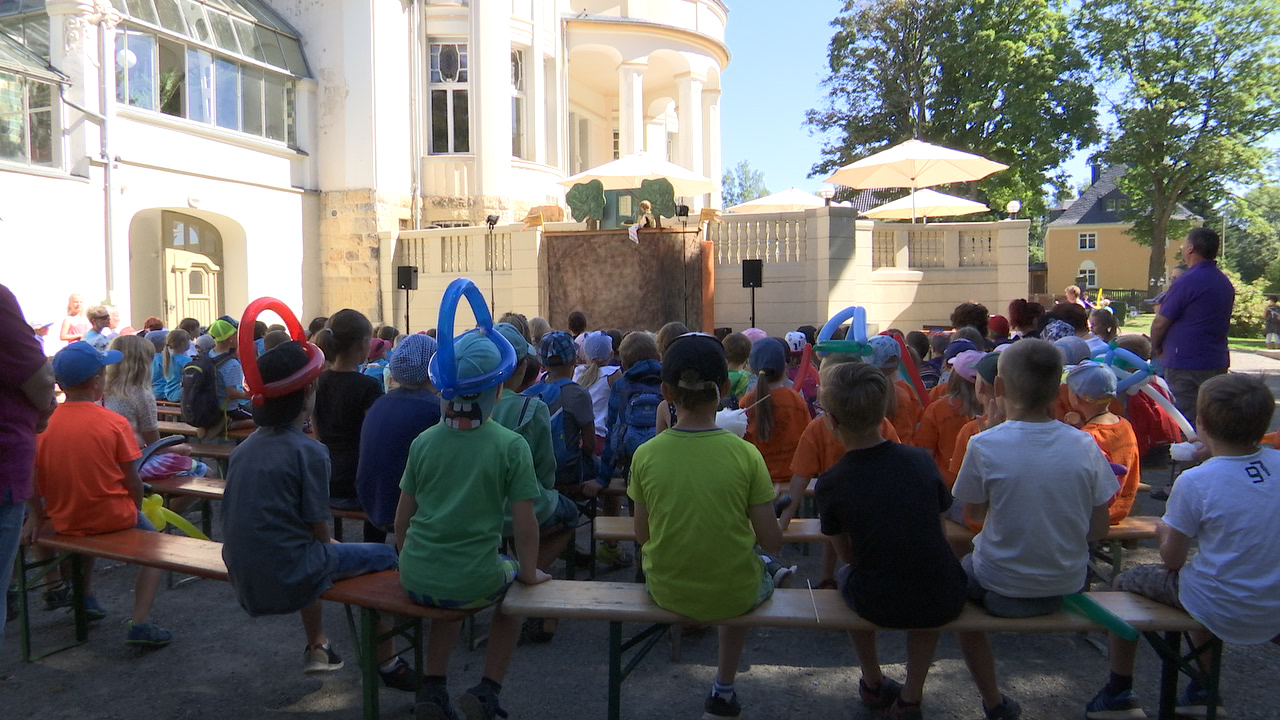 MEgional heute mit der Sommerferieneröffnung in der  Baldauf Villa