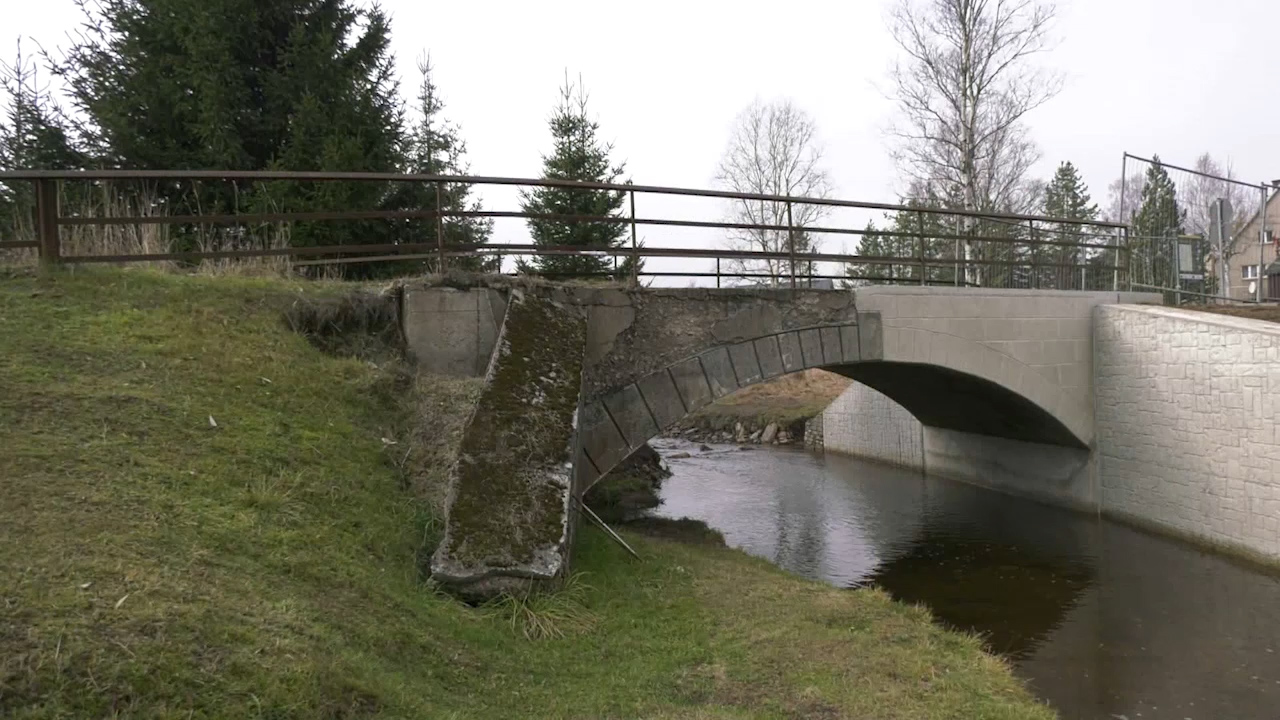 MEgional am 8. November 2018 mit der halben Grenzbrücke in Kühnhaide  MEgional am 8. November 2018 mit der halben Grenzbrücke in Kühnhaide